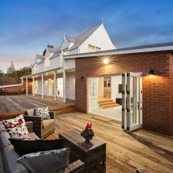 BEAUTIFULLY TRANSFORMED RURAL RETREAT