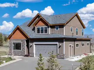 Luxury Mountain Retreat with Stunning Scenic Views
