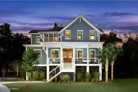 Understated Elegance in a Lowcountry Setting