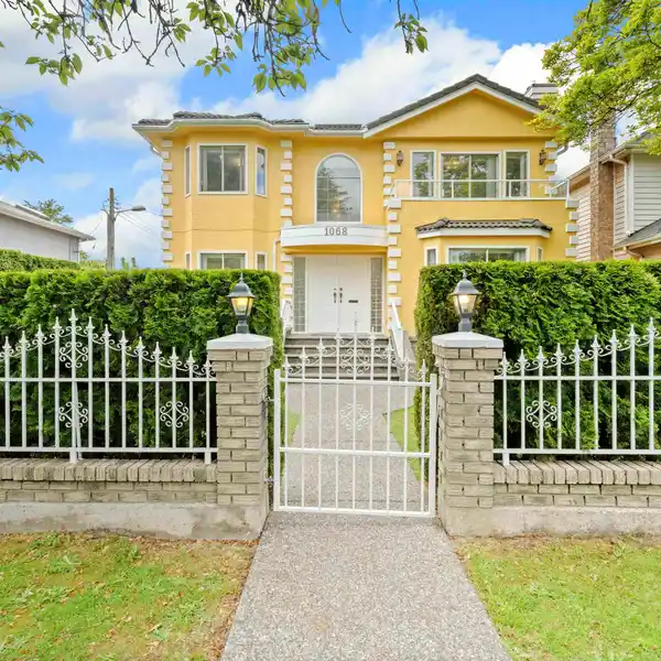 SUNNY CORNER LOT HOME