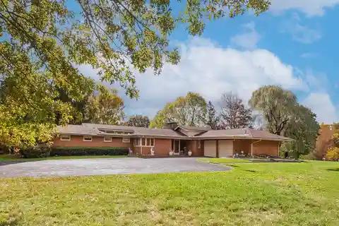 Timeless Tranquility on Expansive Grounds