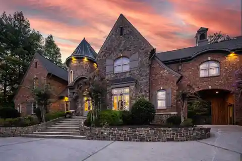 Prestigious River Oaks Estate
