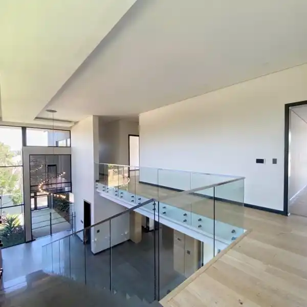 HIGH-TECH ELEGANCE IN GATED ESTATE