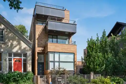 Sprawling Modern Oasis