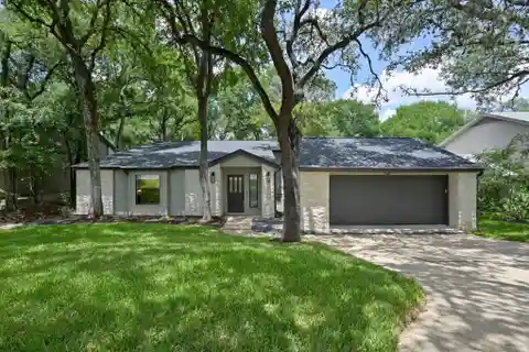 Beautifully Remodeled Home in Bee Cave Woods