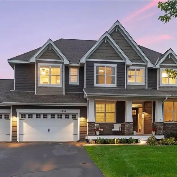MODERN SOPHISTICATION MEETS FAMILY-FRIENDLY DESIGN
