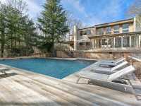 SUBLIMELY MODERN YET COMFORTABLE RENTAL HOME