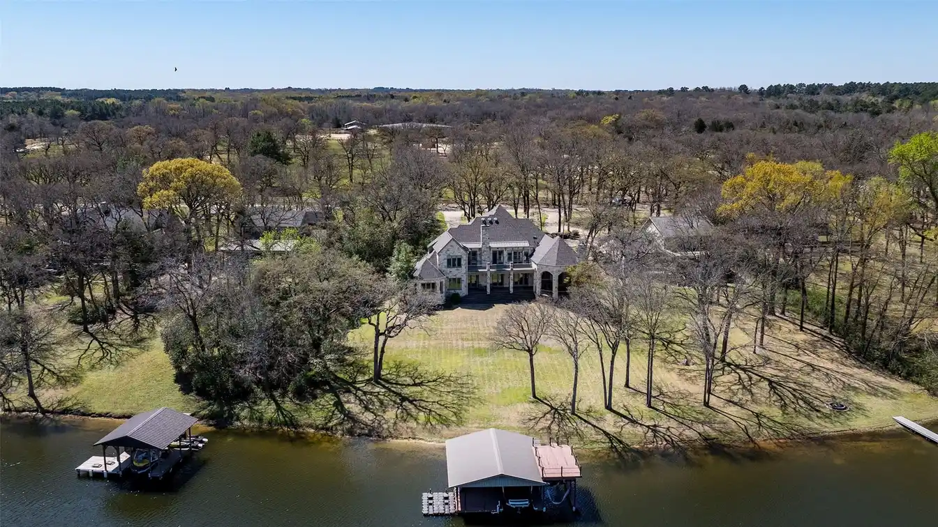 Waterfront Living at Its Finest