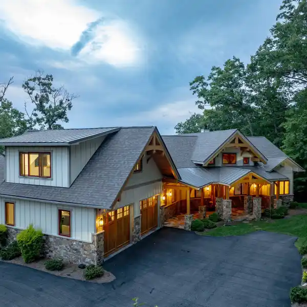 CUSTOM TIMBER FRAME HYBRID RESIDENCE