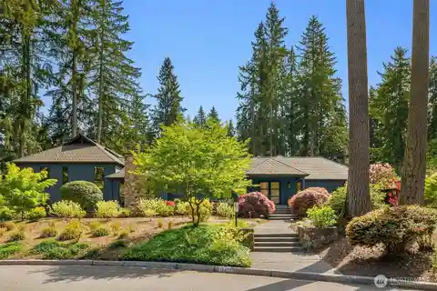 Garden Sanctuary in Bridle Trails