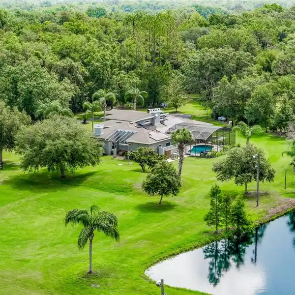 COUNTRY LIVING AT ITS FINEST