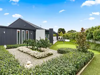 Sophisticated Lodge Living in the Matakana Village