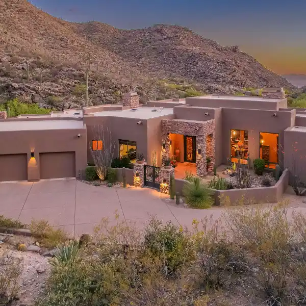 STRIKING RESIDENCE IN CANYON PASS AT DOVE MOUNTAIN