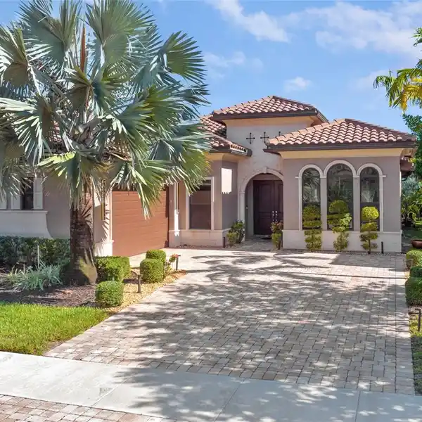 IMPECCABLY MAINTAINED SANCTUARY