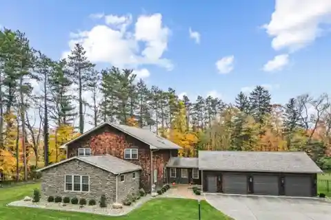 Rustic Elegance on Three Acres of Scenic Privacy