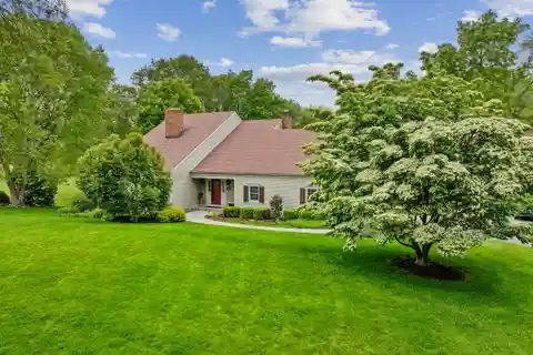 Elegant Home Near Silvermine Golf Club