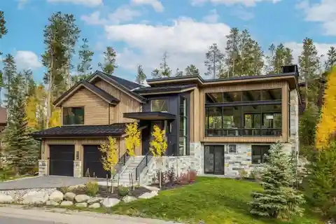 Brand-New High-End Modern Home