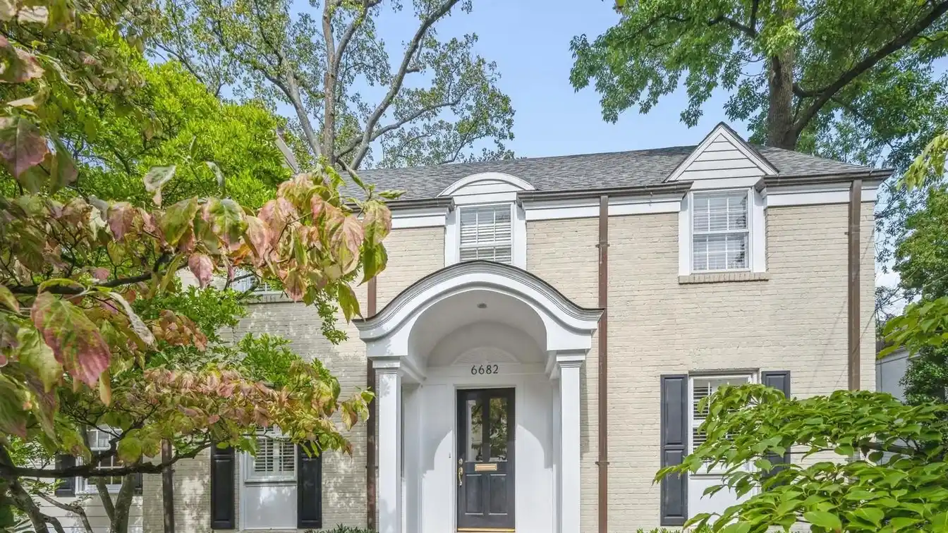 Wonderful Center Hall Home Close Close to Rock Creek Park