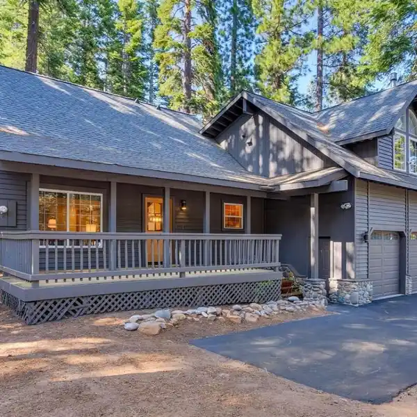 BEAUTIFULLY CRAFTED TAHOE DONNER CABIN
