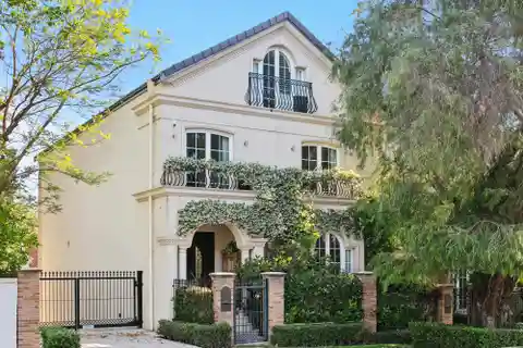 Style and Sophistication with an Easy Low-maintenance Lifestyle