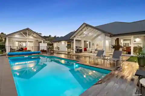 Statement Home with Pool and Guest House