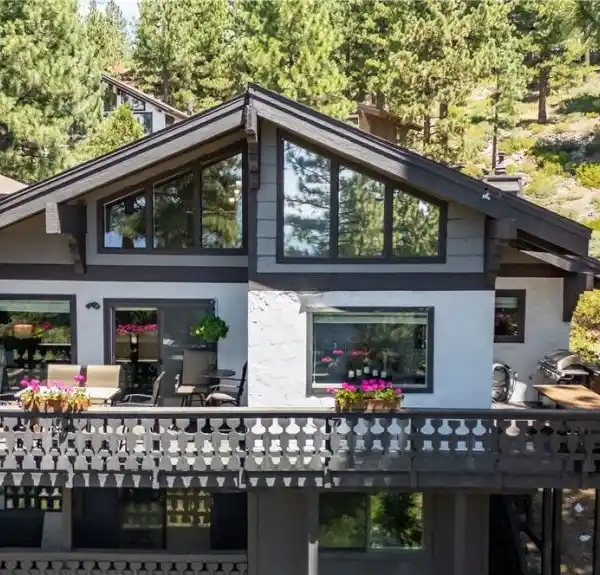 CHALET-STYLE RETREAT WITH FLAWLESS LAKE VIEWS