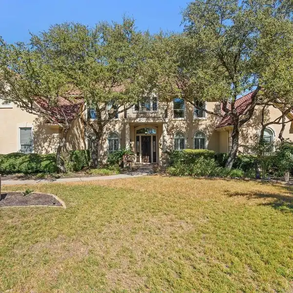 CHARMING HOME IN SOUGHT-AFTER REGENTS HILL