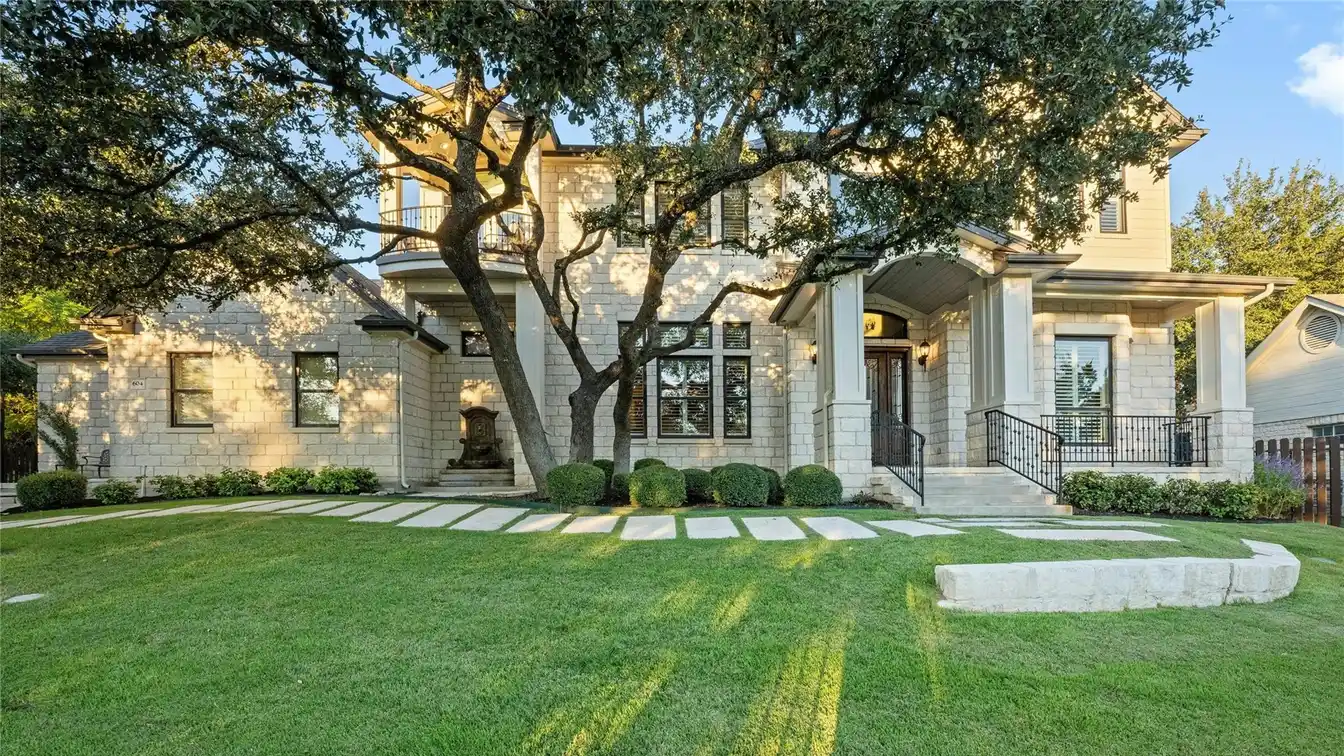 Luxurious Lakeway Home