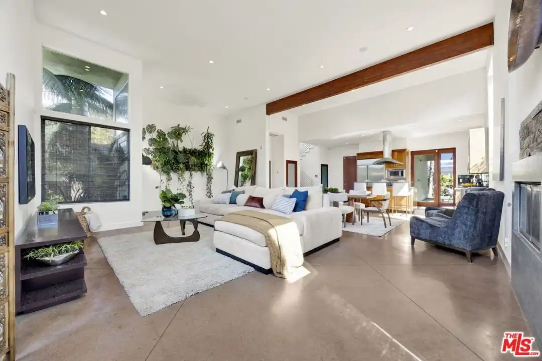 Modern Zen Retreat in the Heart of Venice