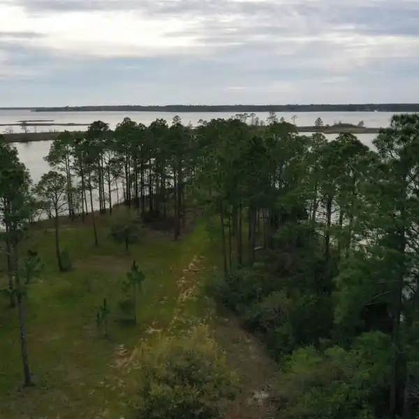 FOUR-PLUS-ACRE PENINSULA