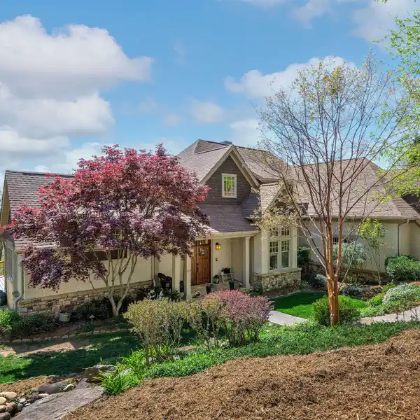 TIMELESS ELEGANCE ENVELOPED BY NATURE