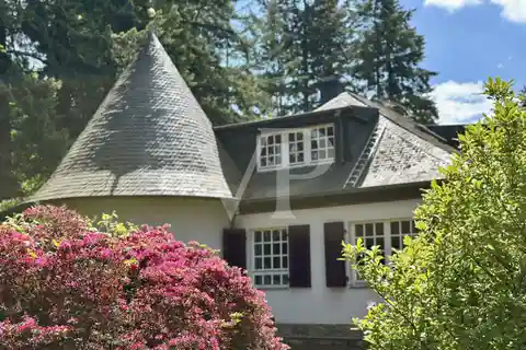 Historic Country House with Charm, Comfort and Large Park