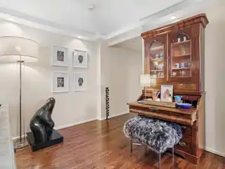 Designer-Owned Sunny Condo in Ideal Location