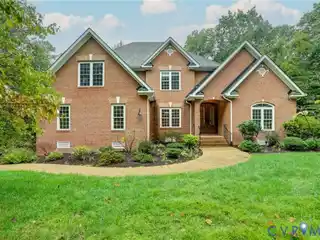 Woodland Pond Gem with Stunning Architectural Details