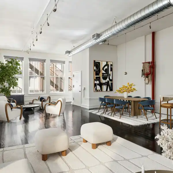 SPRAWLING CLASSIC LOFT