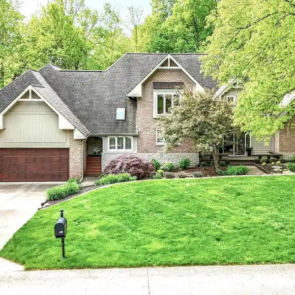 CONTEMPORARY ARCHITECT-DESIGNED RESIDENCE