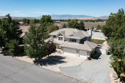 Serene Country Living with Modern Convenience