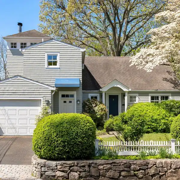 CHARMING EXPANDED CAPE IN PINE POINT