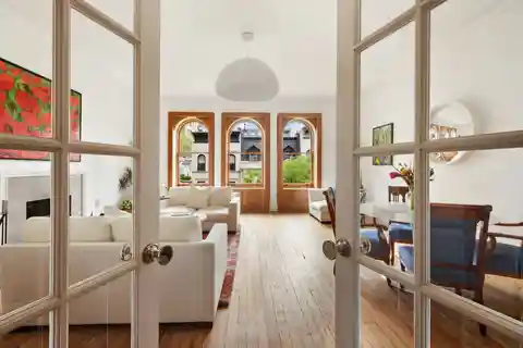 Historic Carnegie Hill Co-Op with Boutique Privacy