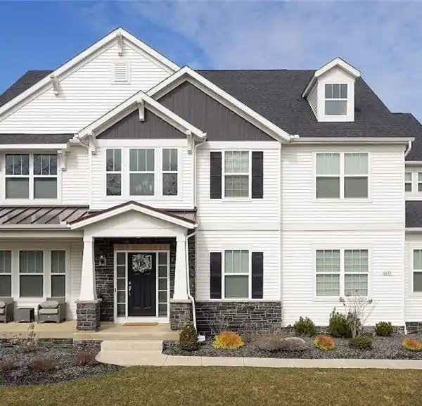 STATELY CUSTOM HOME IN RIVER OAKS