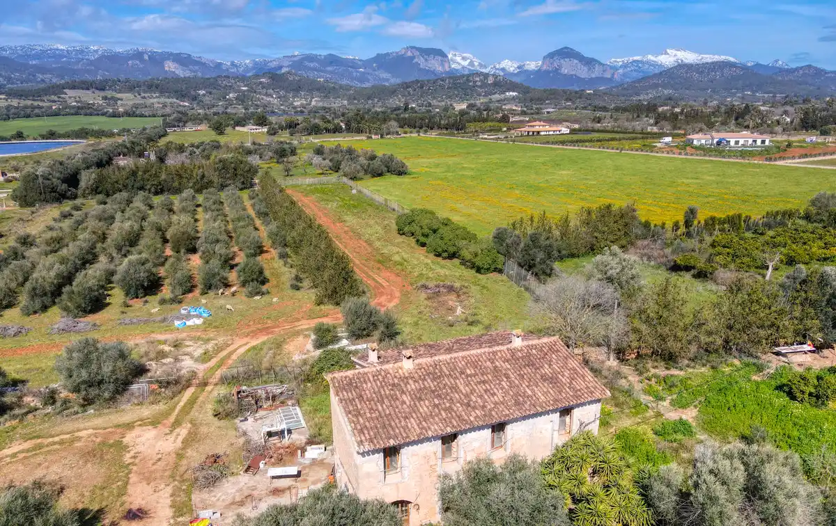 Great Finca with a Large Plot and Views of the Tramuntana