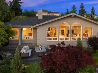 Easy Elegance in a Beautiful Setting