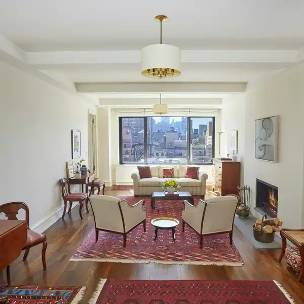 BEAUTIFULLY RENOVATED HIGH-FLOOR HOME