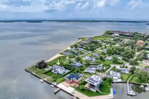 Stunning Waterfront Beach House