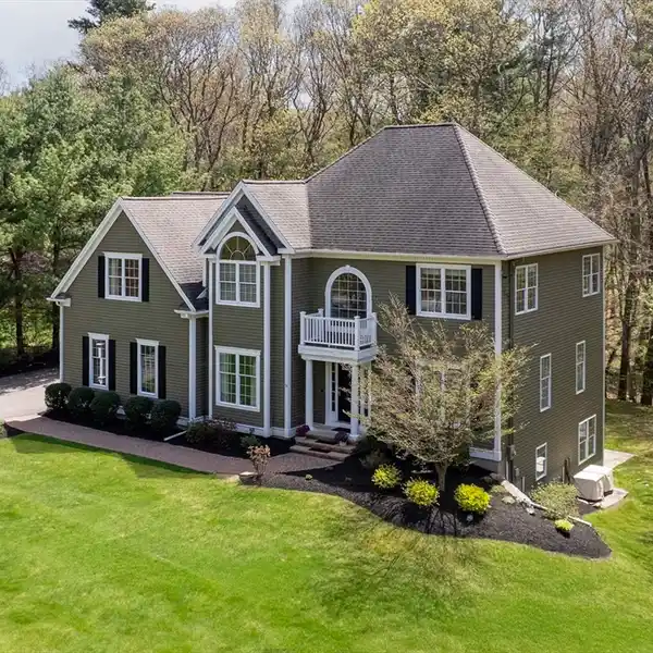 COLONIAL HOME FULL OF UPGRADES