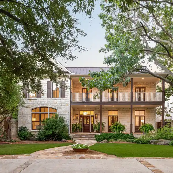 EXCEPTIONAL TRADITIONAL SHOWPLACE