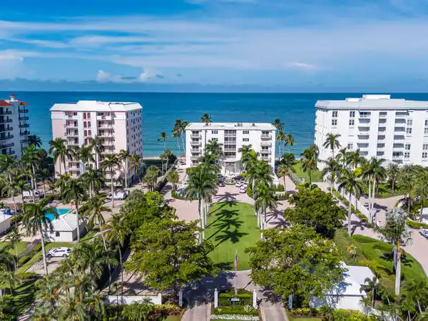 END UNIT WITH DIRECT GULF-FRONT VIEWS