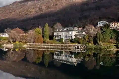 Prestigious Villa on Lake Orta