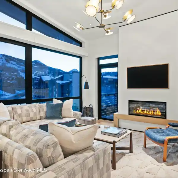 SERENE MOUNTAIN LIVING EXPERIENCE