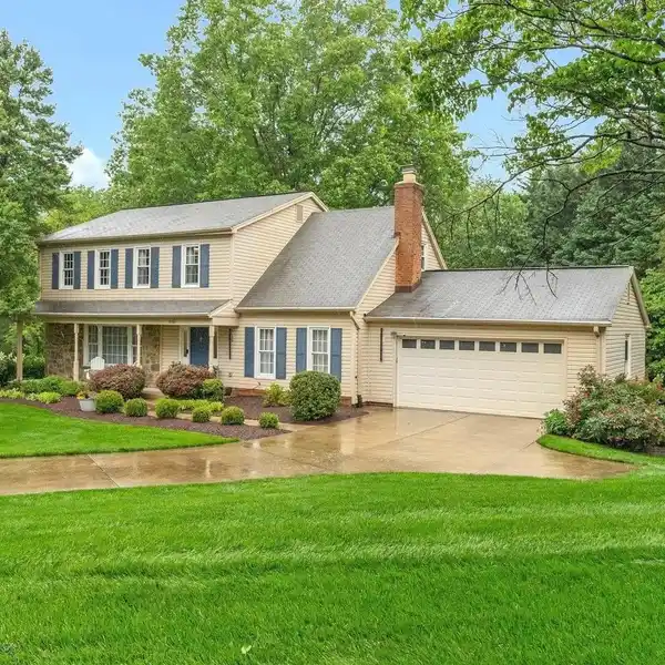 STUNNING VIENNA COLONIAL